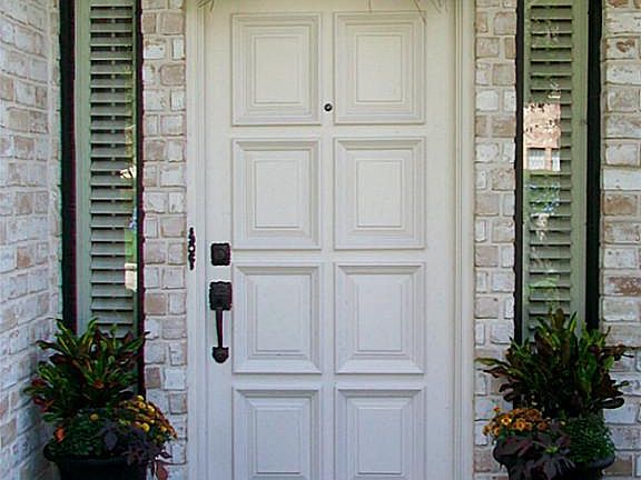 MR & MRS CLEAN LIVE HERE, WITH PLANTATION SHUTTERS, & HAND SCRAPED HARDWOODS