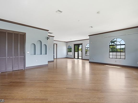 4th image of 1358 Hopedale Dr