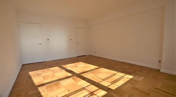 Rented by Manhattan Realty Group | media 4