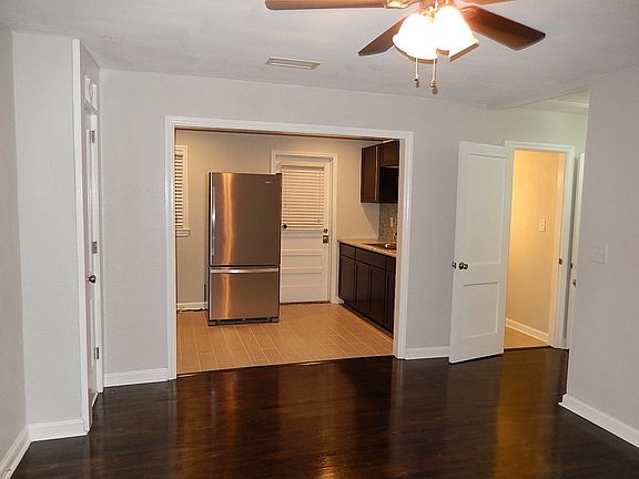 3rd image of 1418 Live Oak St