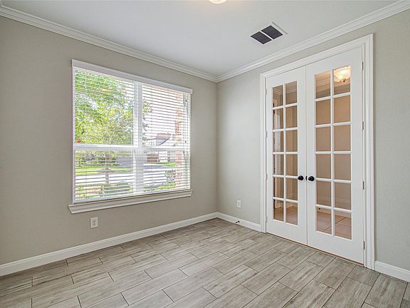 3rd image of 15626 Windsor Bluff Dr