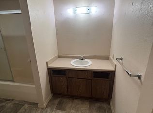 111 N Market St #5, Mount Vernon, MO 65712