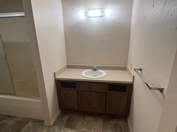 111 N Market St #5, Mount Vernon, MO 65712