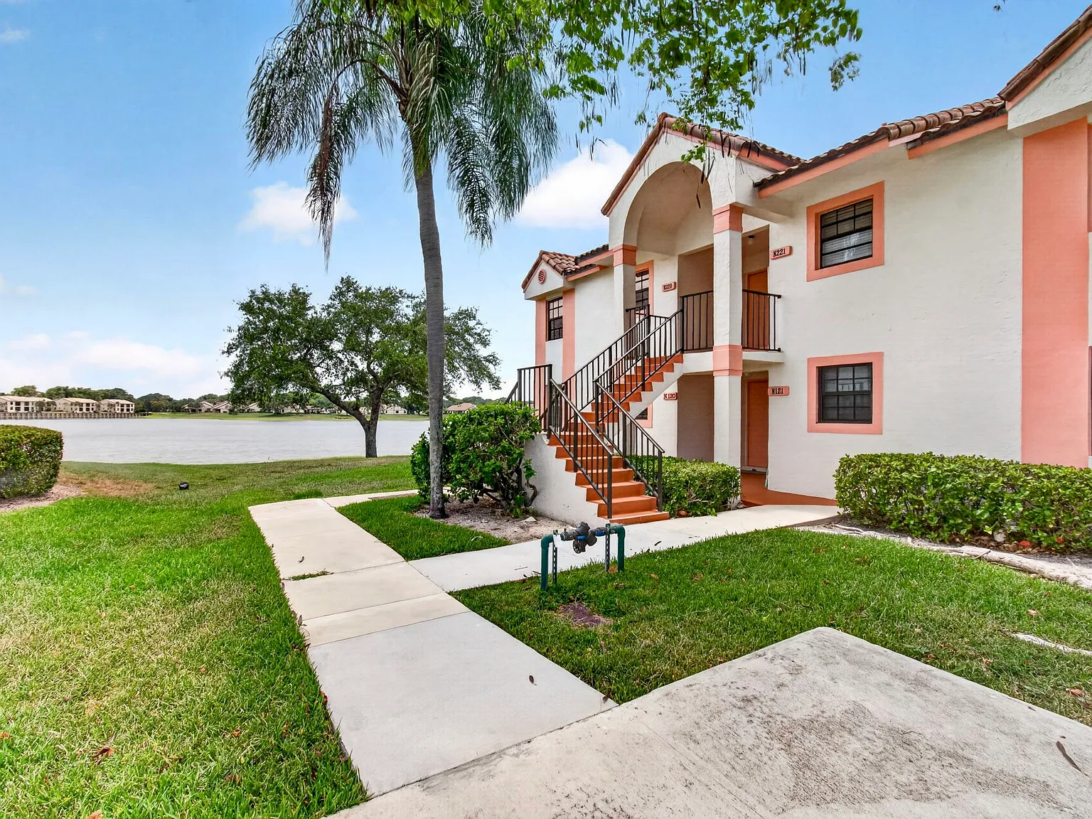 2 bed, 935 sqft, $3,000 — Photo 2