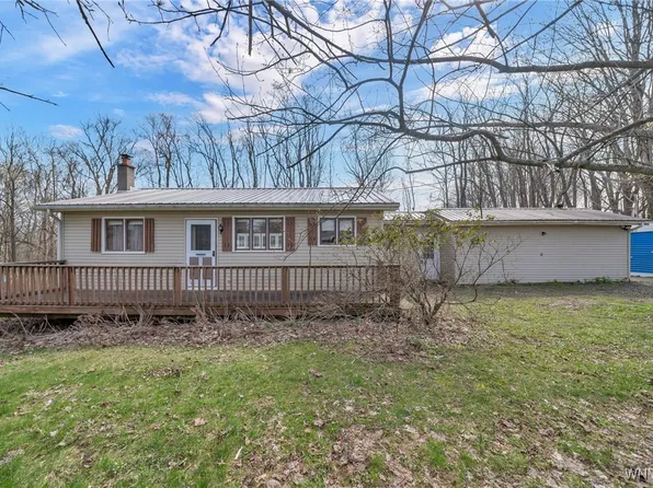 11450 1st St, Perrysburg, NY 14041