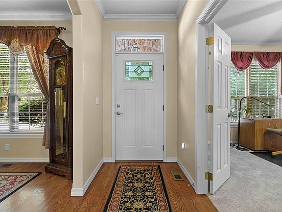 5th image of 10 Morganshire Dr