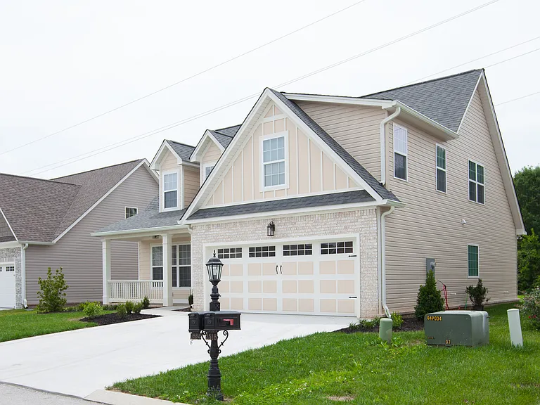 2524 Waterhaven Dr — Photo 2