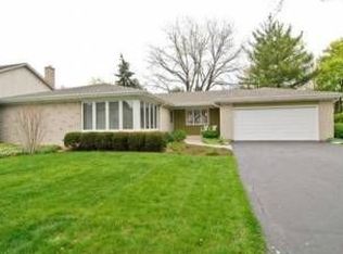 2139 Scotch Pine Ln, Northbrook, IL 60062