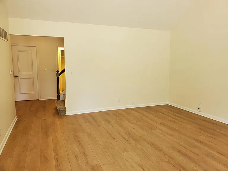 2333 W Cumberland Ct — Photo 8