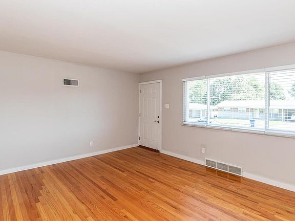 3rd image of 2030 Shirley Dr