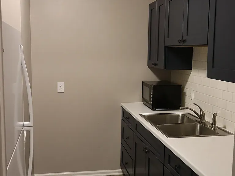 211 N Beach Dr #11 — Photo 3