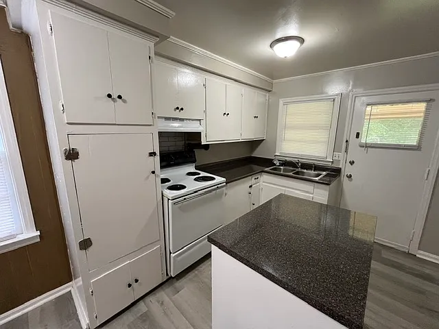 2081 Knightsbridge Rd — Photo 6