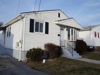 23 Casino Ave, Cranston, RI, 02920