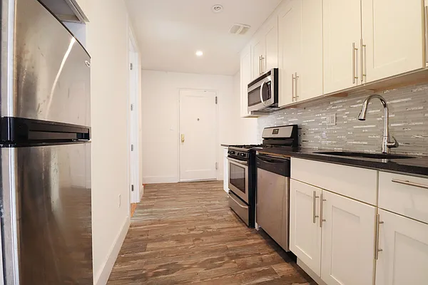 Rented by Uptown Flats LLC | media 36