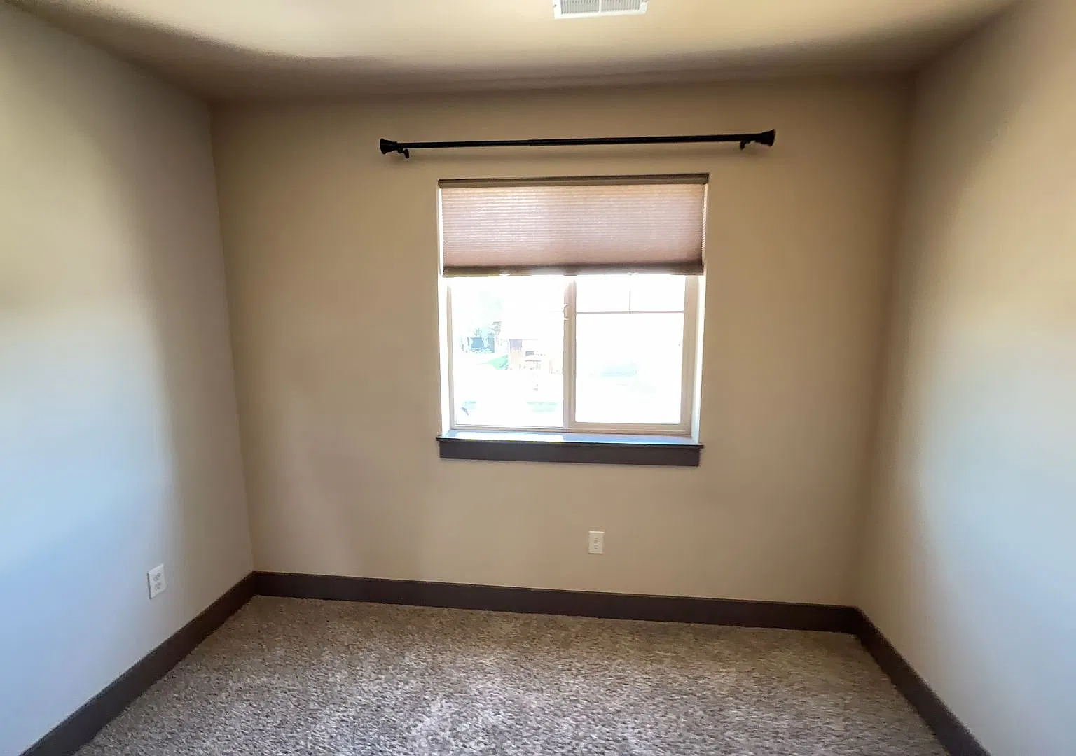 Spacious 4-Bedroom, 2.5-Bath End-Unit Townhome with Garage Great Location! — Photo 3
