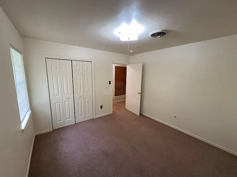 208 Oak St — Photo 13