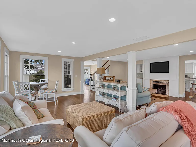 35 Bristol Pl — Photo 10