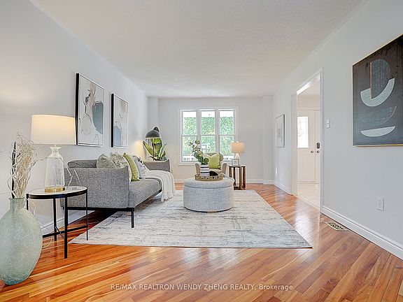 5th image of 17 Pebblebeach Dr