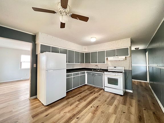 3rd image of 1528 6th Ave