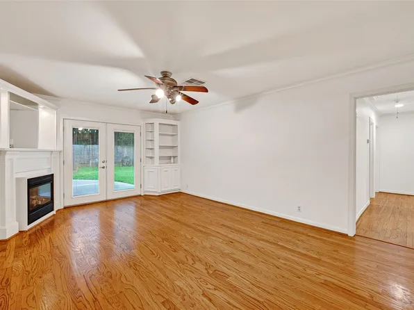 5006 Creekbend Dr, Houston, TX 77035
