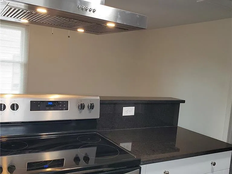 1444 W 41st St #2A — Photo 4