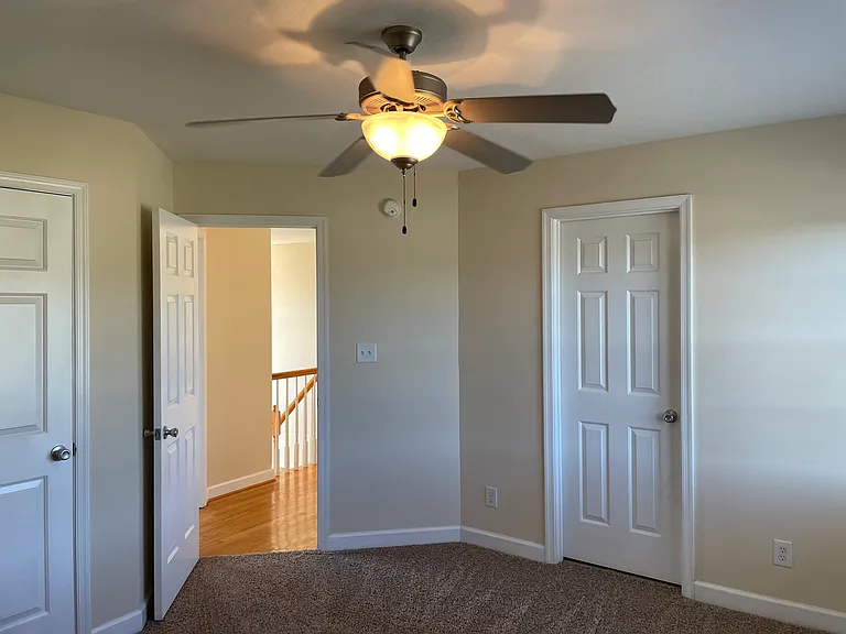 1184 Farmington Dr — Photo 16