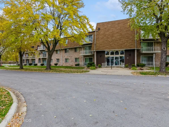 3240 N Manor Dr APT 117, Lansing, IL 60438