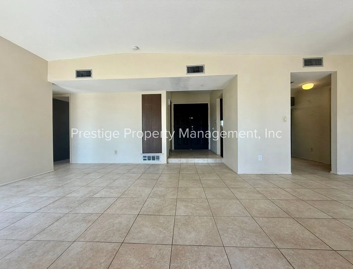 Charming and Spacious 2/1.5 On the East Side! — Photo 4