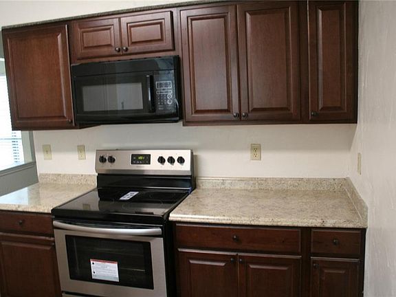 4th image of 321 Jessica Dr