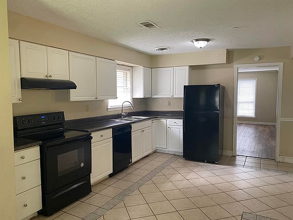 4th image of 6409 Gillham Dr