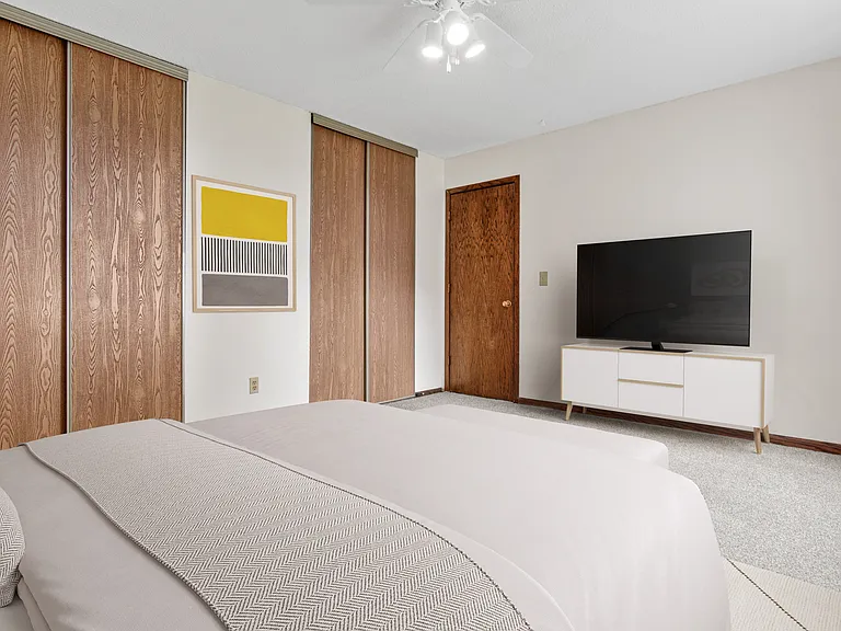 Plymouth Pointe — Photo 12