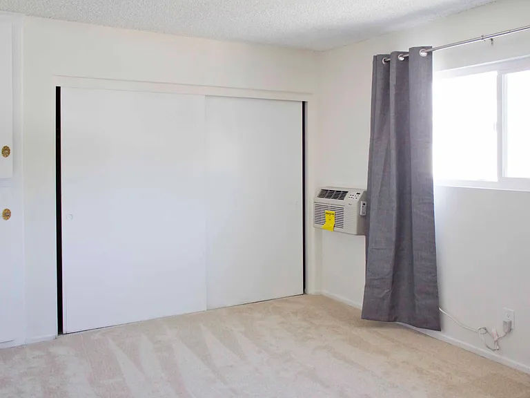 115 S Meridith Ave #7 — Photo 9
