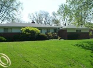 28730 Bella Vista Dr, Farmington Hills, MI