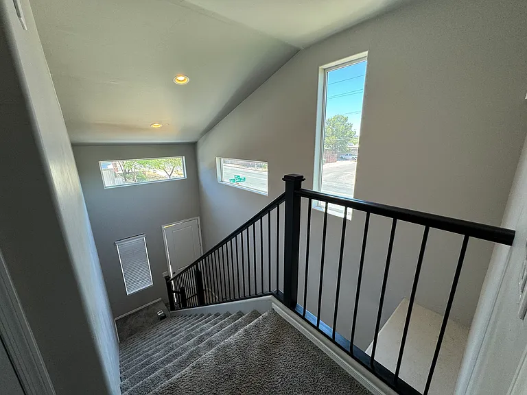 2803 N Fair Oaks Ave — Photo 11