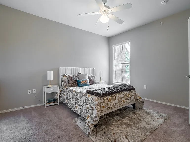 Lewisville Green — Photo 11