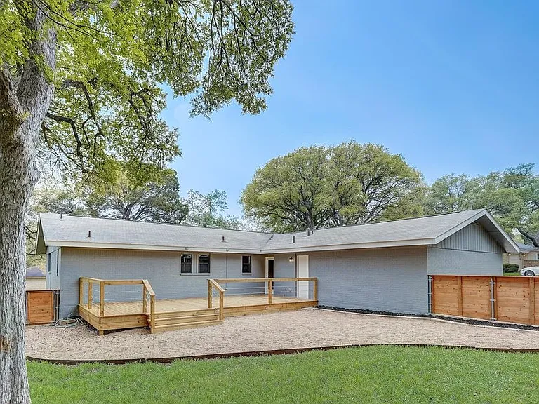 850 Timber Dr — Photo 2