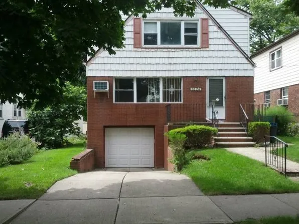 6124 228th St, Oakland Gardens, NY 11364
