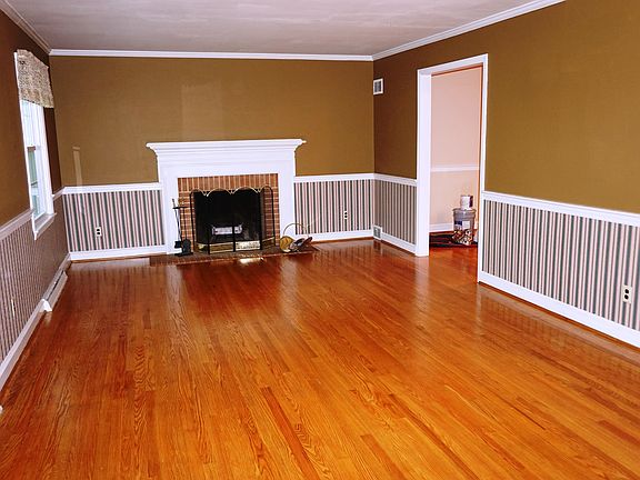 2nd image of 2646 Longwood Dr