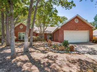 4404 Oak Brook Ct, Arlington, TX 76016