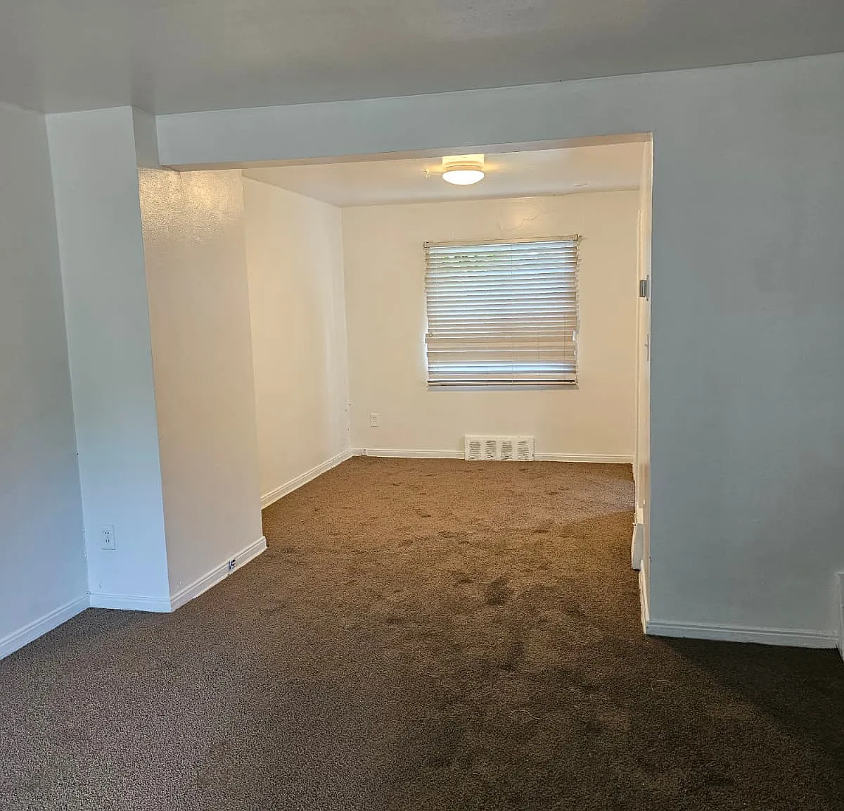 2 bed, 1029 sqft, $1,100 — Photo 2