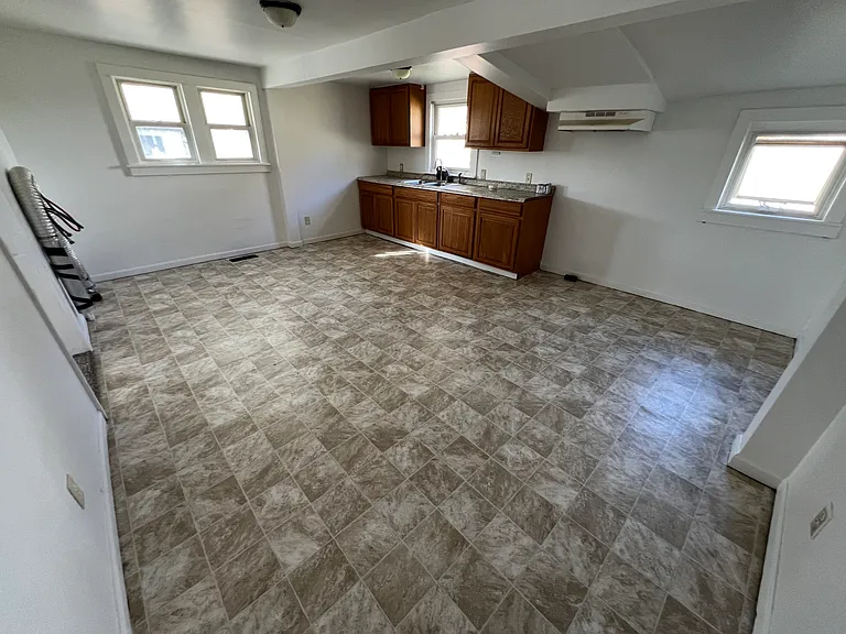 633 Baker St — Photo 6