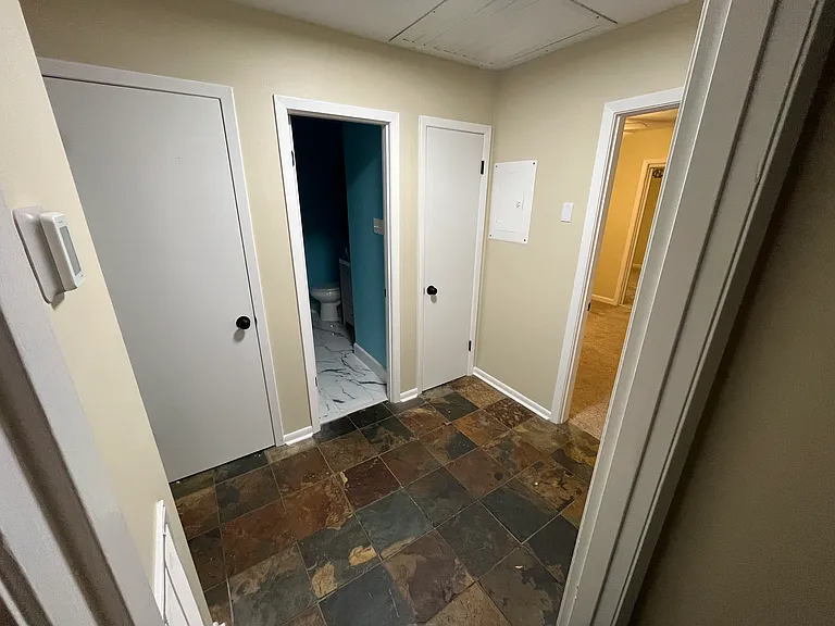 1208 Wentworth Pl — Photo 2
