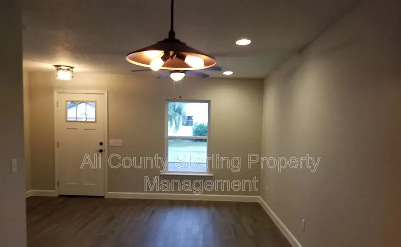 2 bed, 1.0 bath, 1200 sqft, $1,395 — Photo 2