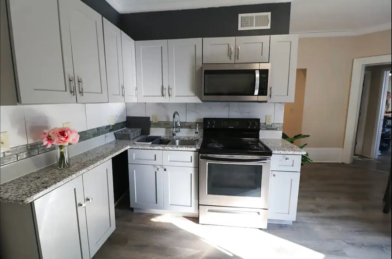 3 bed, 1100 sqft, $1,850 — Photo 1