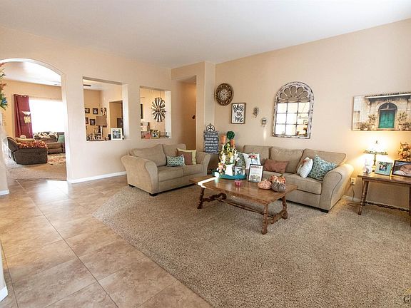 2nd image of 10918 Vista Del Valle Dr
