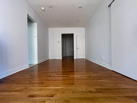 Rented by Hillel Realty Group | media 32