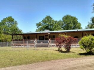 77 Kings Bay Rd, Waynesville, GA 31566