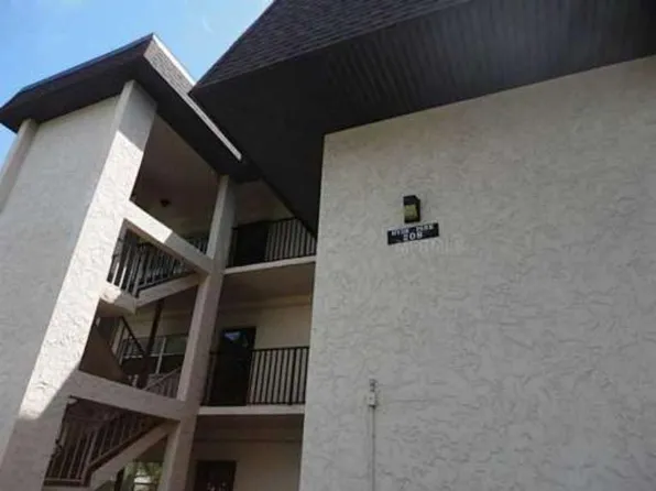 208 NE Monroe Cir N APT 202, Saint Petersburg, FL 33702