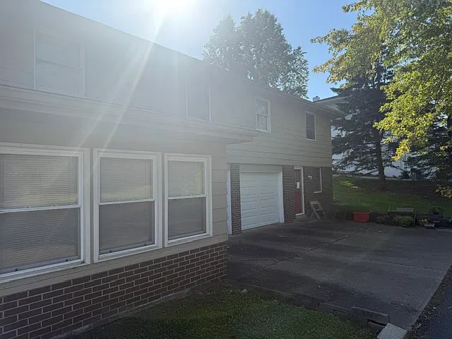 2 bed, 1.5 bath, $1,300 — Photo 2