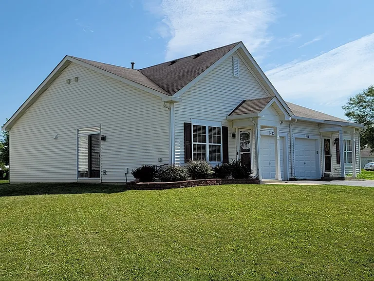 402 Waubonsee Dr — Photo 2